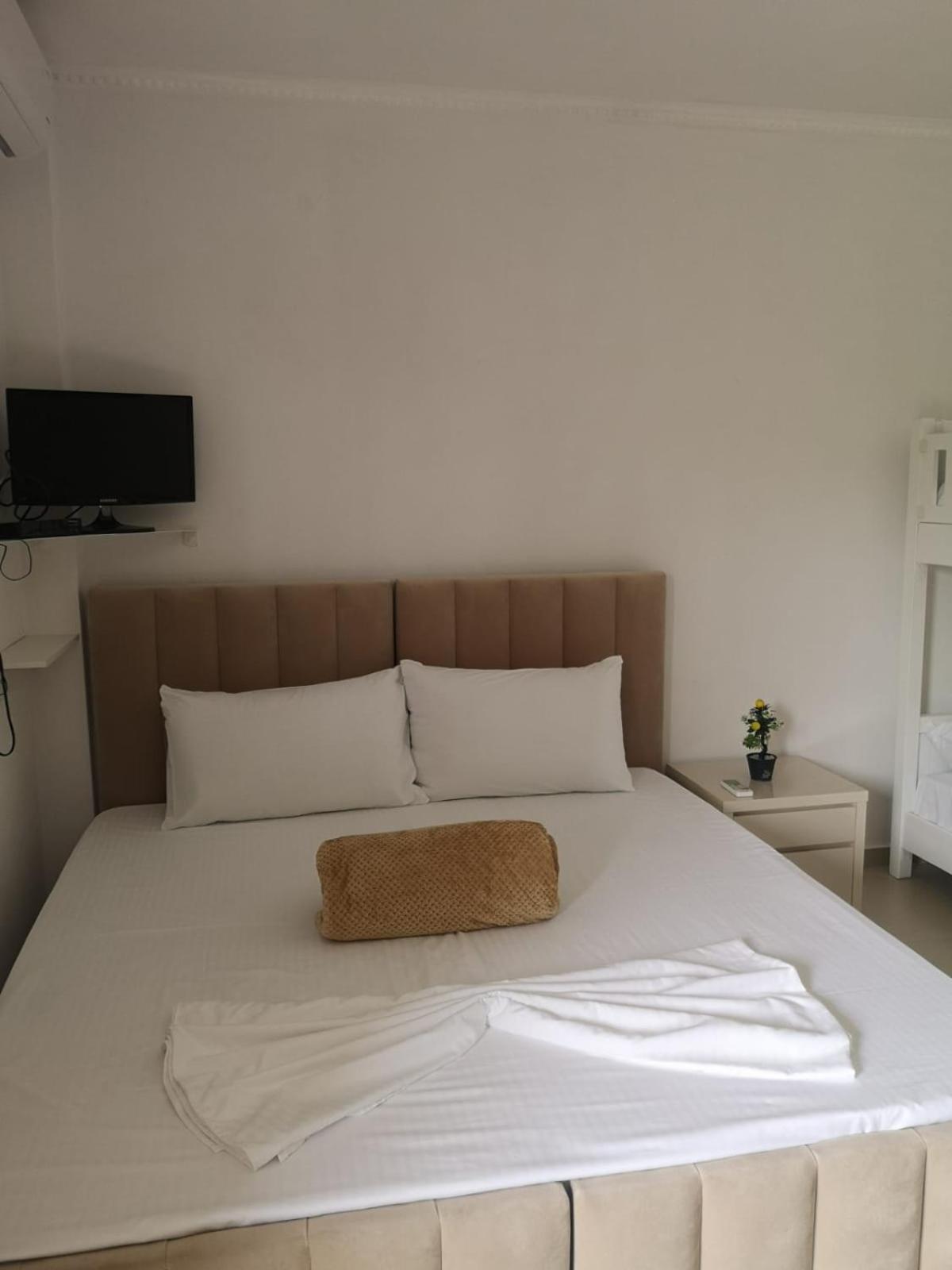 Guest House Emi Berat Buitenkant foto