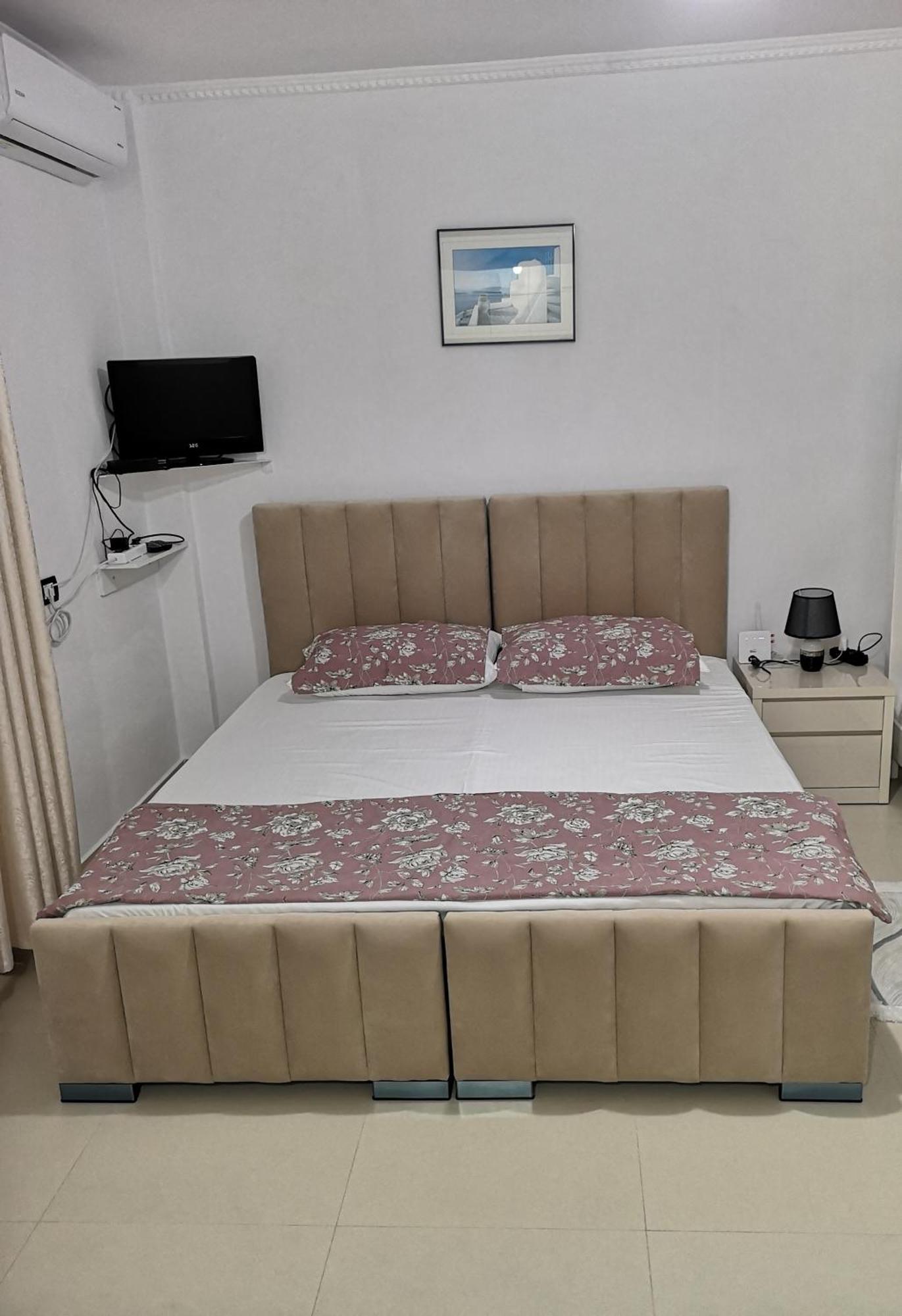 Guest House Emi Berat Buitenkant foto